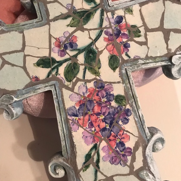 Precious vintage floral cracked tile Cross. - Picture 2 of 6